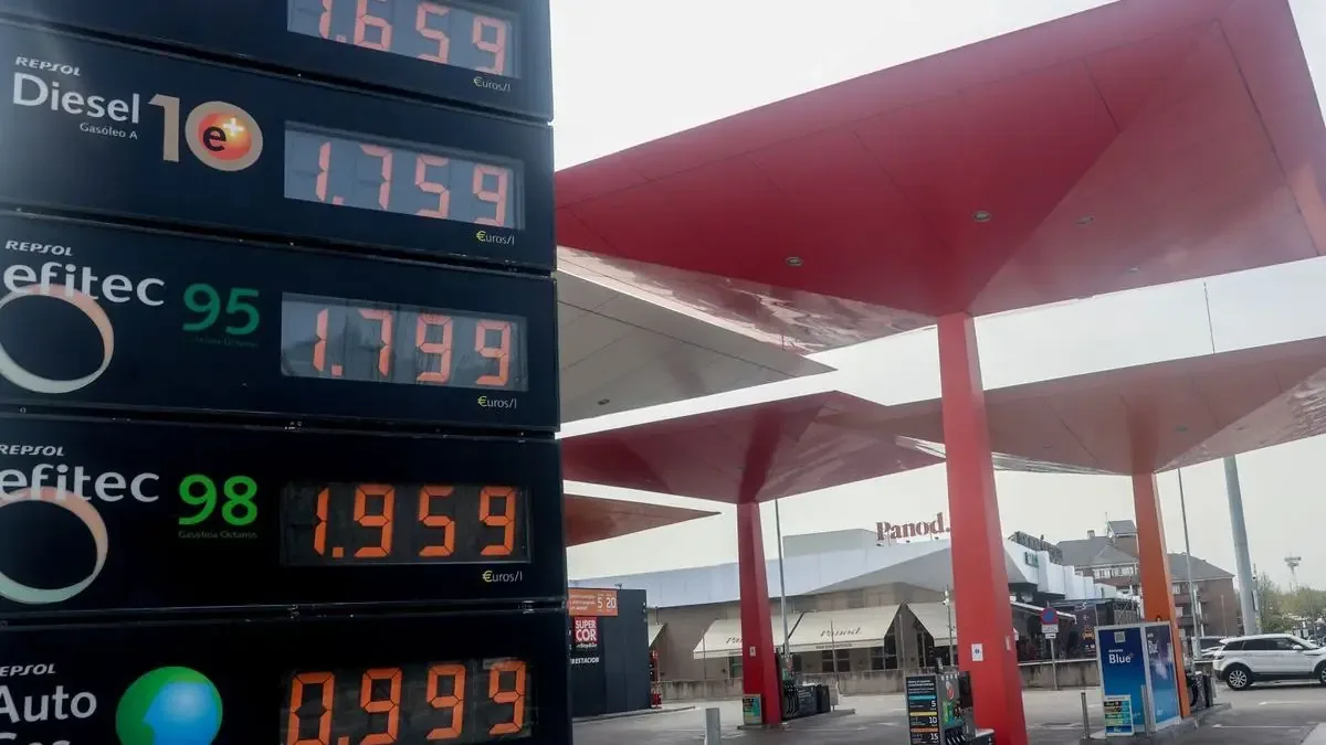 La gasolina sube ligeramente mientras el diésel se mantiene estable este fin de semana.