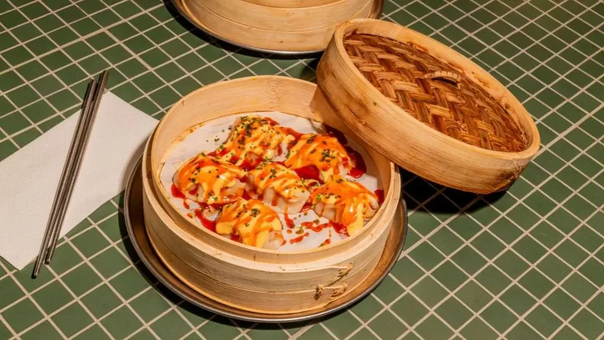 La gastronomía asiática en Madrid se reinventa con dumplings innovadores y experiencias únicas.