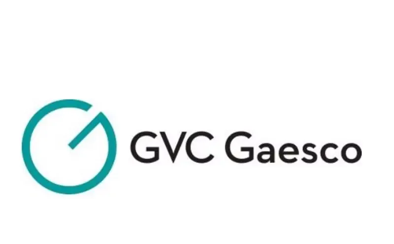 La gestora excluye cuatro empresas y adapta su lista en un contexto de cambios económicos.