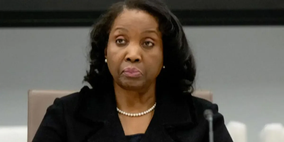 La gobernadora de la Fed, Lisa Cook, se enfrenta a un esperado fallo del Tribunal Supremo.