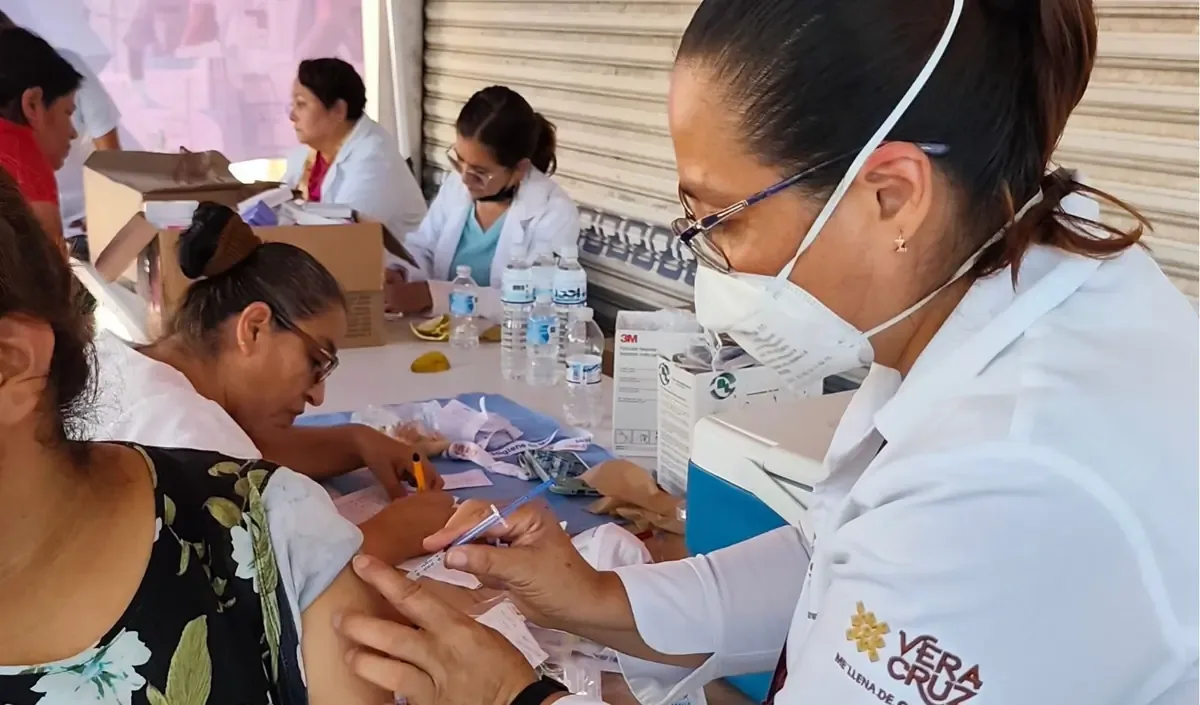 La gobernadora de Veracruz hace un llamado a la vacunación para prevenir el aumento de casos en la región.