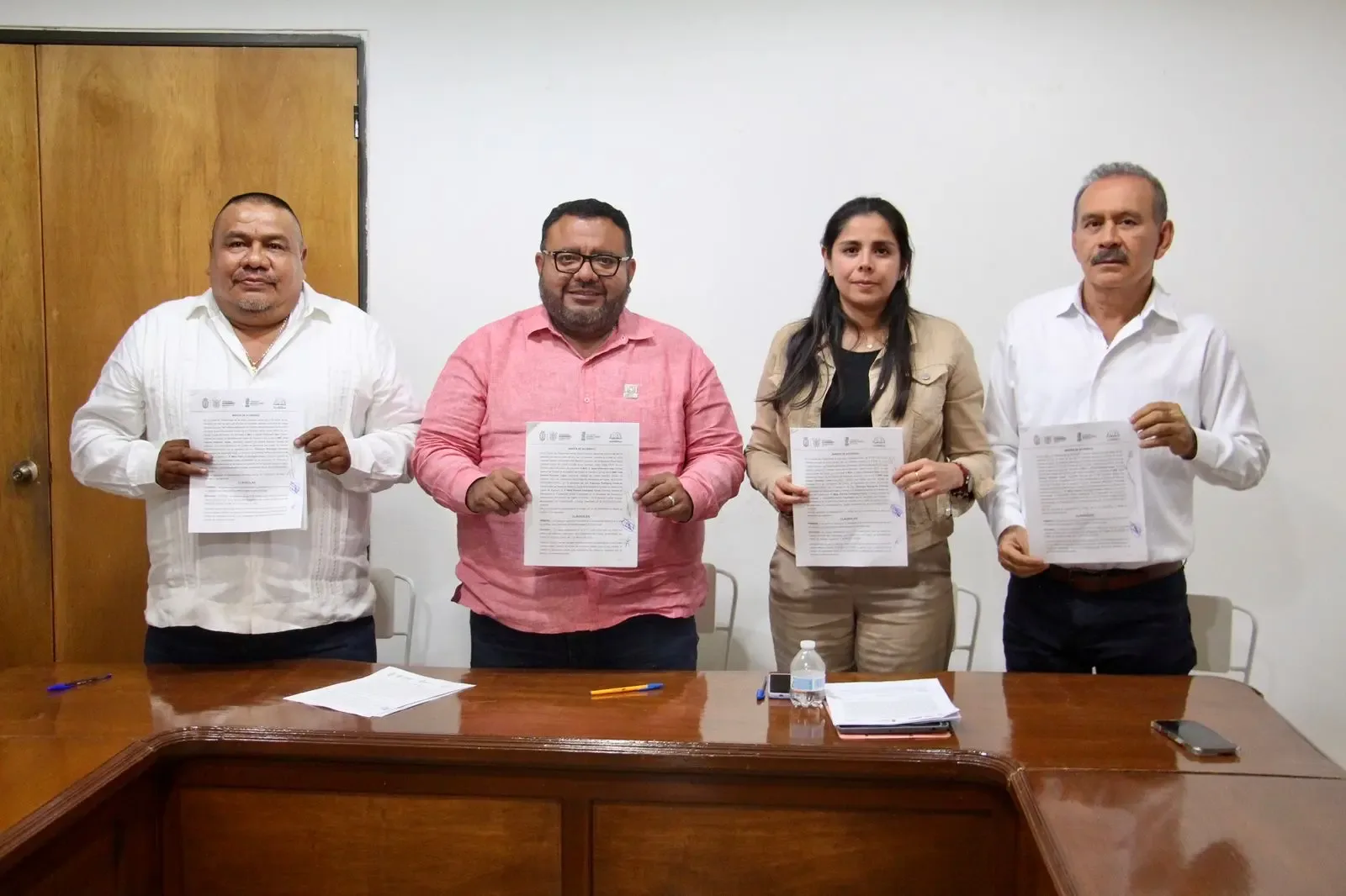 La gobernadora Evelyn Salgado durante la firma de acuerdos con el COBACH.