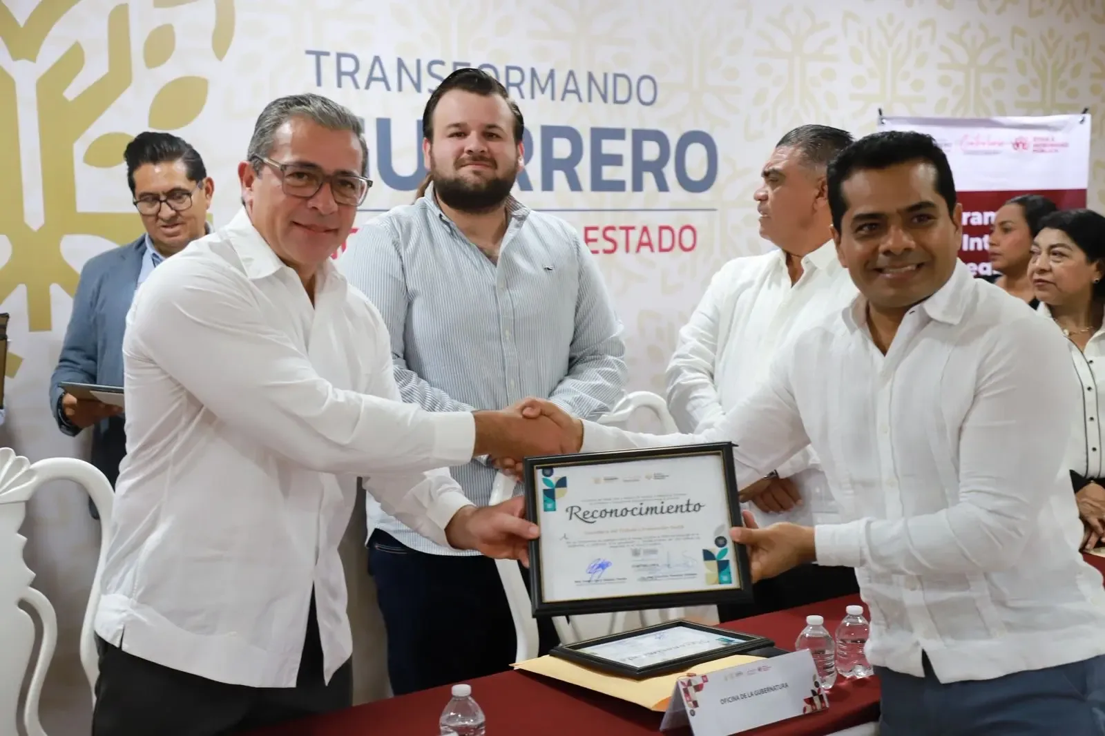 La gobernadora Evelyn Salgado entrega reconocimientos a instituciones estatales en Guerrero.