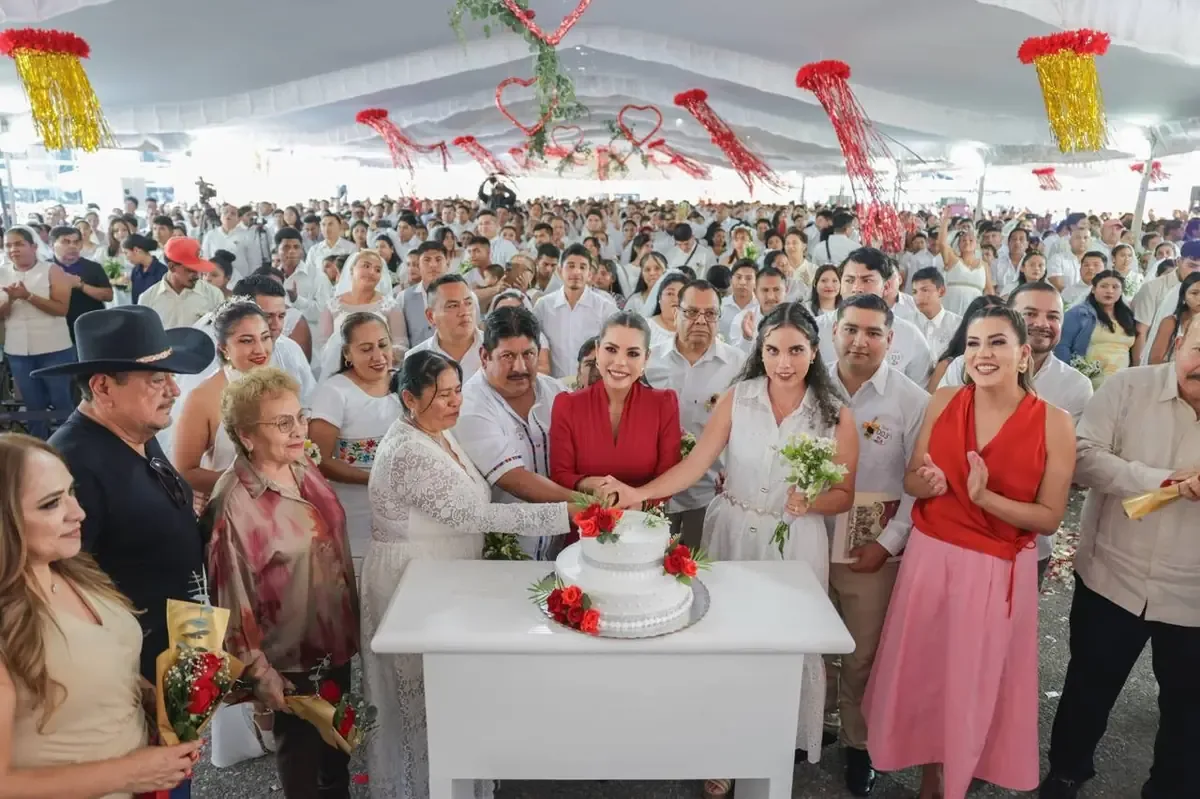 La gobernadora Evelyn Salgado Pineda celebra el fortalecimiento de la familia a través del matrimonio.