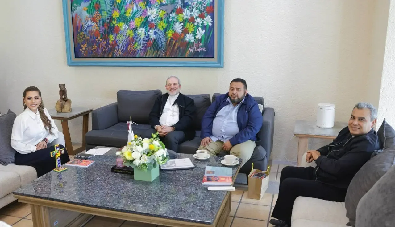 La gobernadora Evelyn Salgado y el obispo Jorge Amando Vázquez se reunieron en Guerrero.