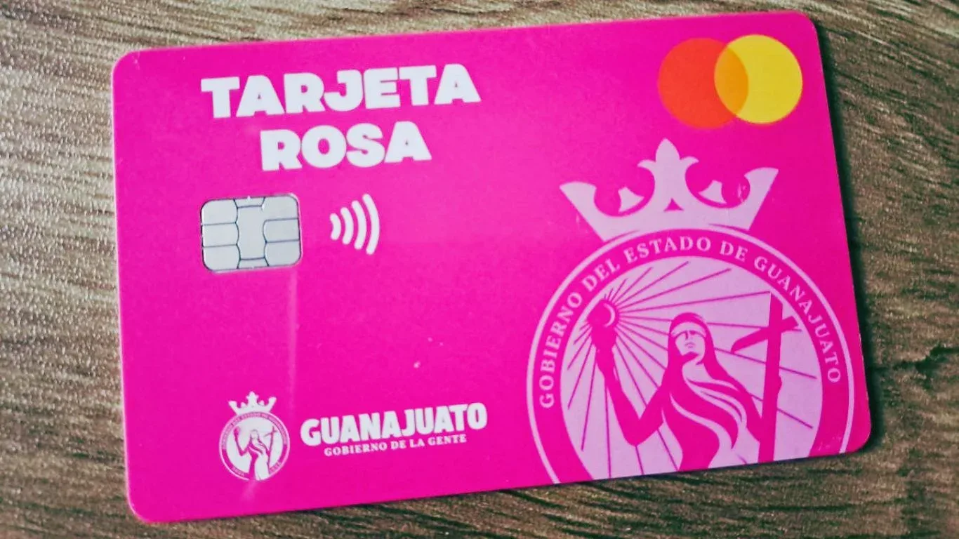 La gobernadora Libia Denisse García anuncia la Tarjeta Rosa en Guanajuato.