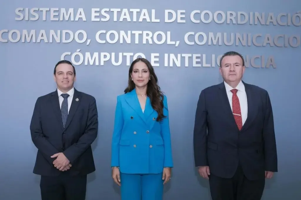 La gobernadora Libia Dennise García dando la bienvenida al Delegado Juan Francisco Vera Ayala.