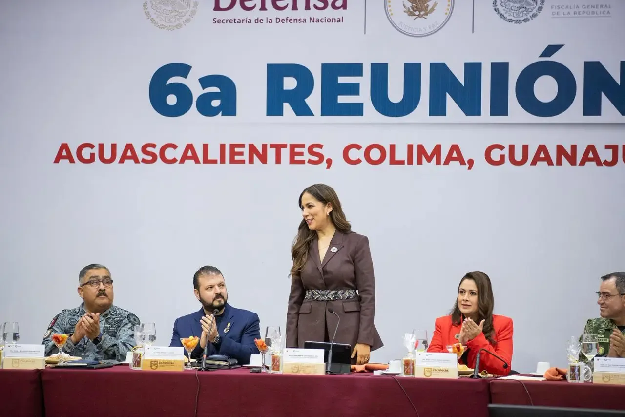 "La gobernadora Libia Dennise García Muñoz Ledo durante la reunión de seguridad."