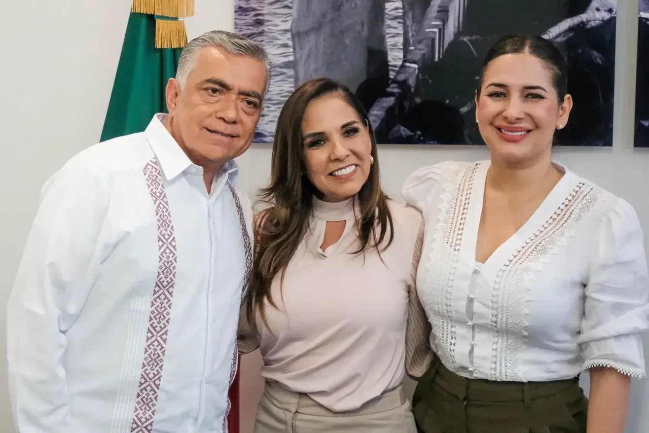 La gobernadora Mara Lezama anuncia el CBTIS 309 en Playa del Carmen.