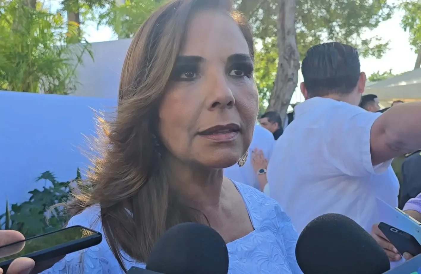 La gobernadora Mara Lezama durante el anuncio de los nuevos hospitales en Quintana Roo.