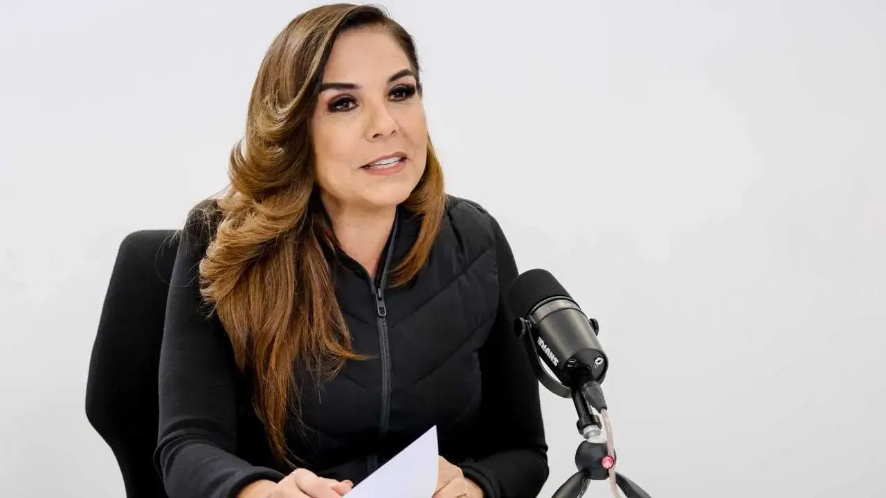 La gobernadora Mara Lezama Espinosa durante la presentación de medidas contra el frío en Quintana Roo.