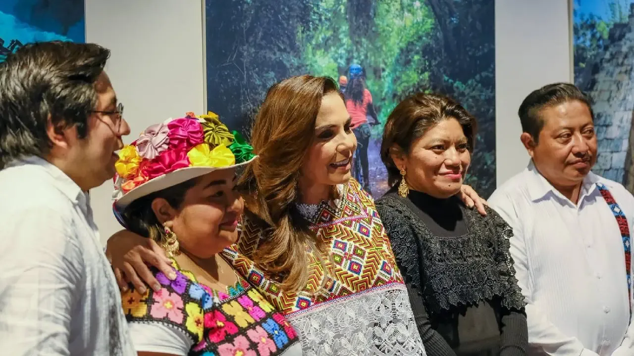 La gobernadora Mara Lezama Espinosa en FITUR 2026, promocionando proyectos turísticos.