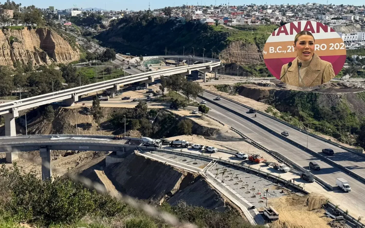La gobernadora Marina del Pilar anuncia el retraso en la inauguración del viaducto elevado.