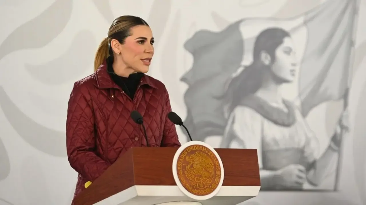 La gobernadora Marina del Pilar Ávila durante el anuncio de reducción de delitos en Tijuana.