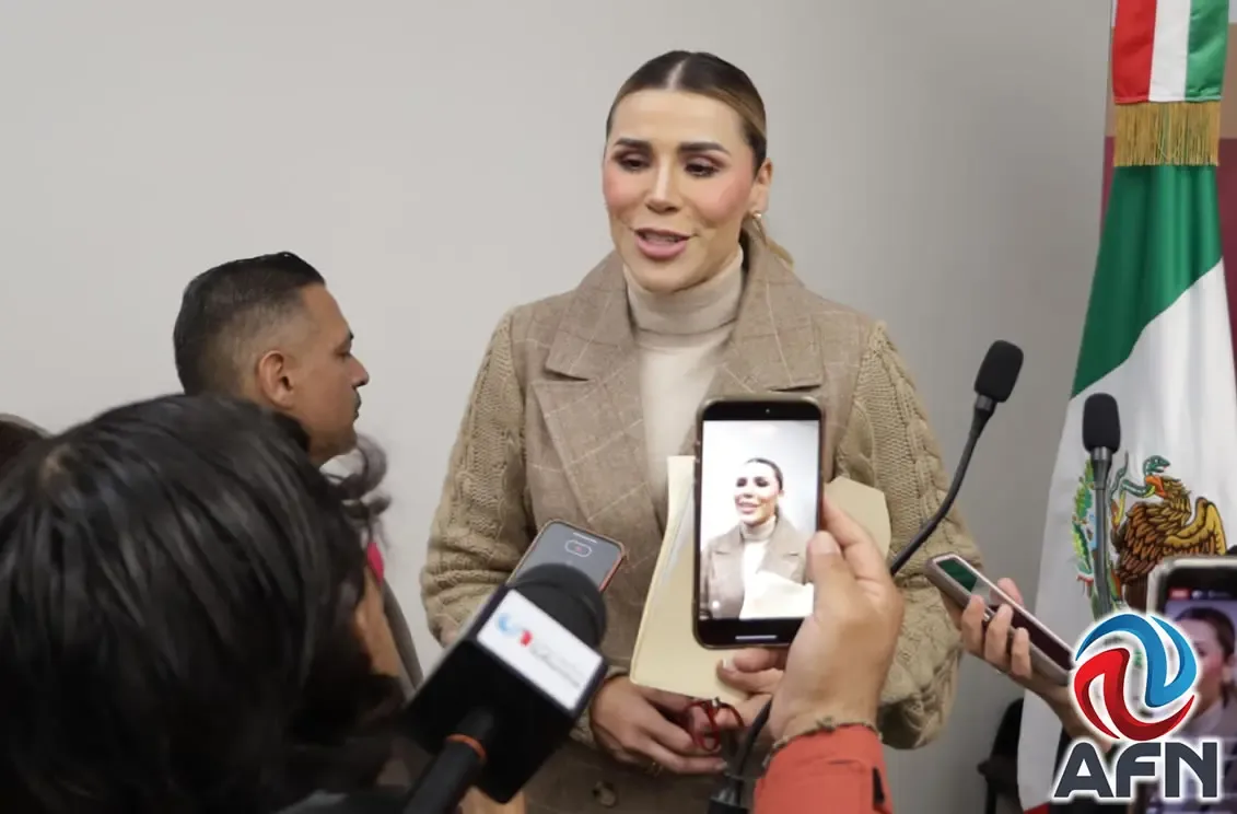 "La gobernadora Marina del Pilar Ávila Olmeda durante su conferencia en Tijuana."