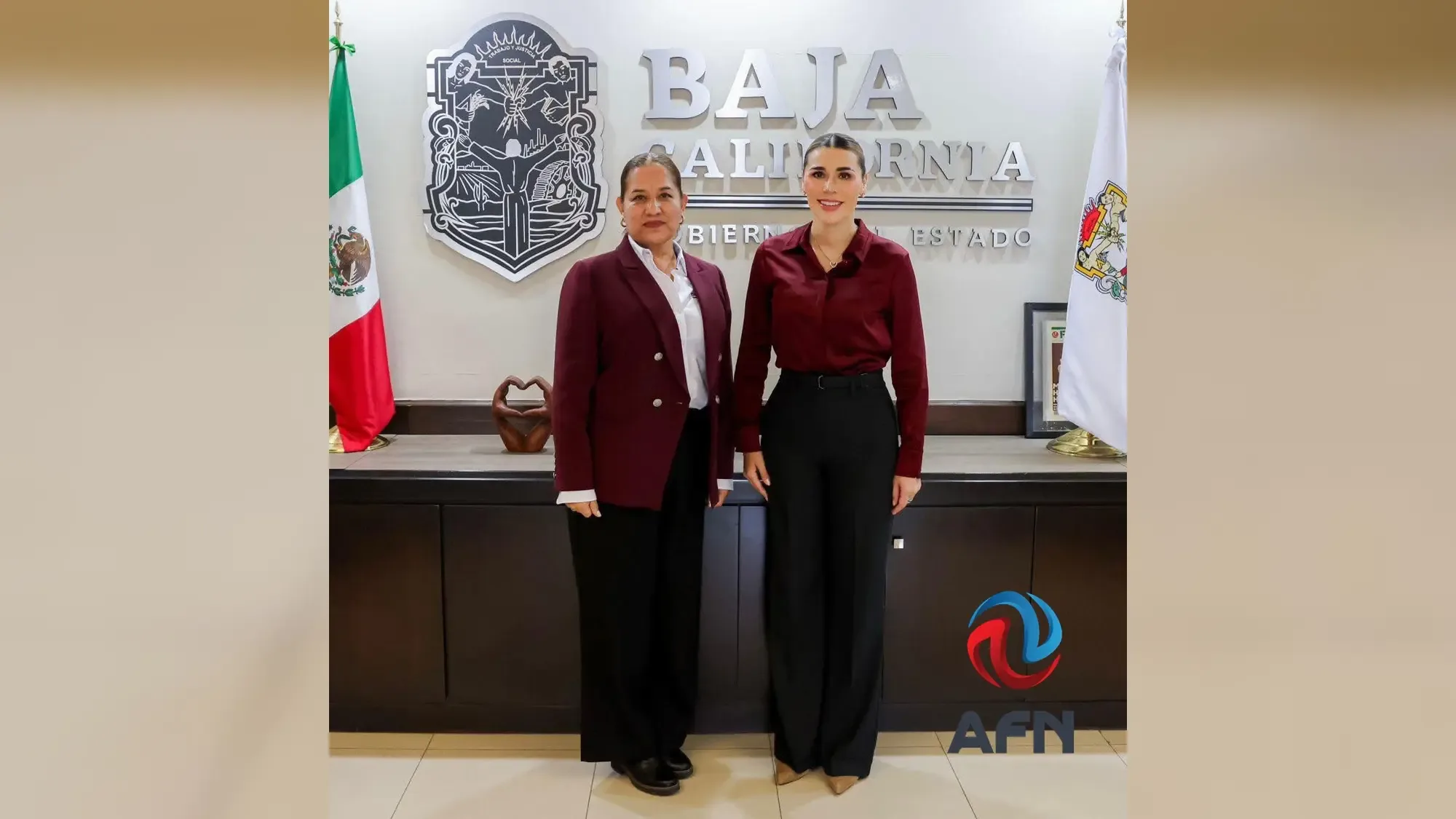 La gobernadora Marina del Pilar Ávila Olmeda recibe a Carmen Antuna Cruz en Tijuana.