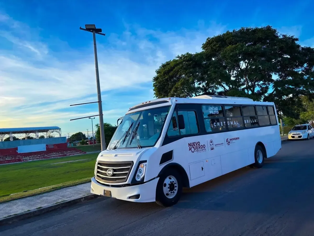 La gobernadora presentó la ruta “4 de Marzo”, que conecta 42 colonias con la UQROO y mejora la movilidad urbana.
