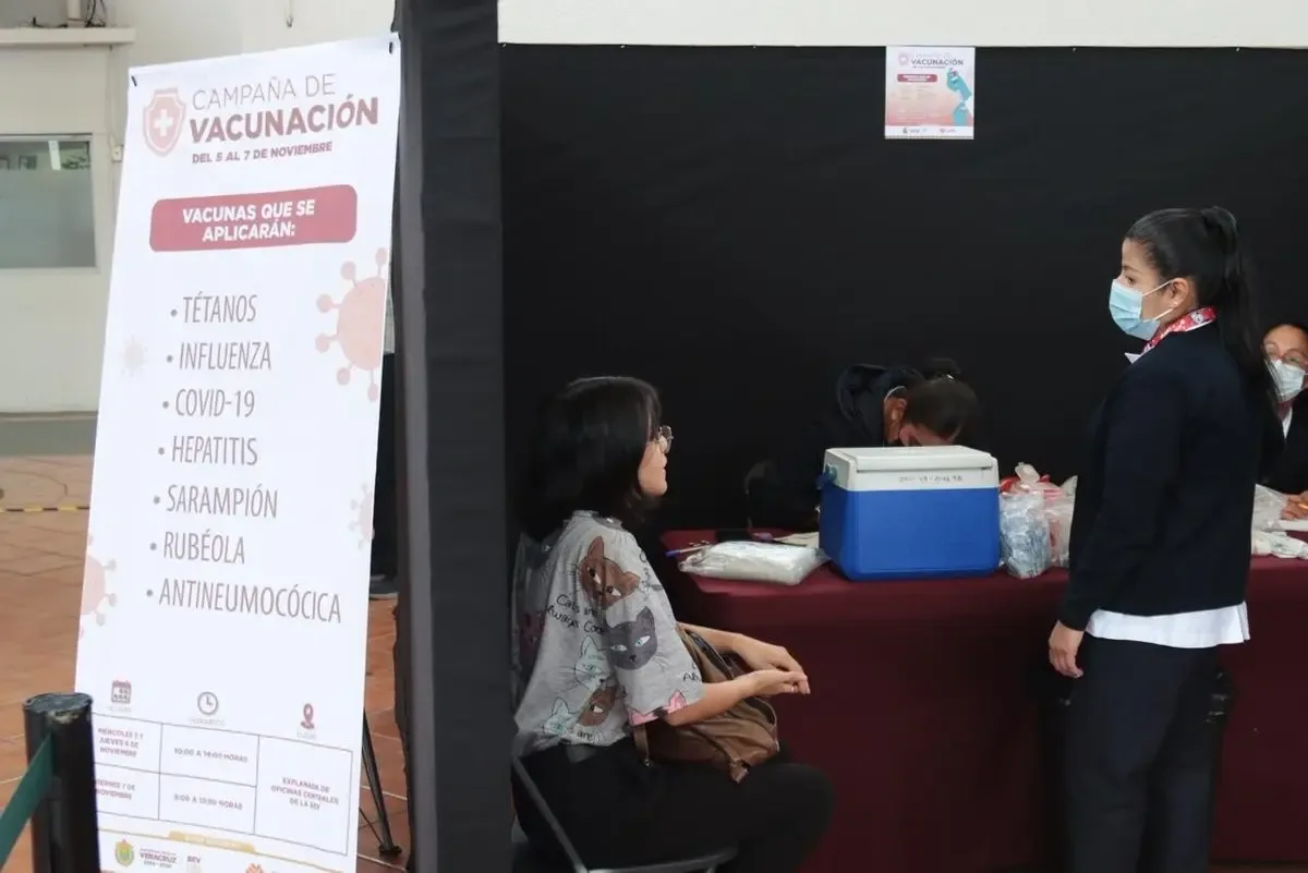 La gobernadora Rocío Nahle anuncia la campaña de vacunación contra el sarampión en Veracruz.