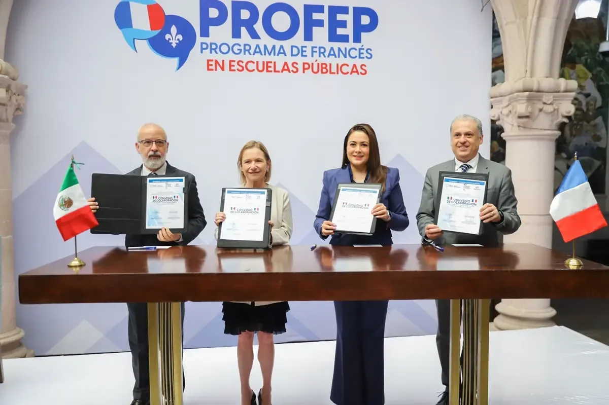 La gobernadora Tere Jiménez anuncia avances en el programa Gigante Bilingüe.