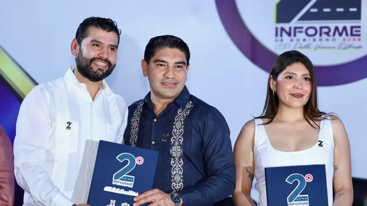 Octavio Ocampo enfatiza la importancia del gobierno local en el desarrollo de Michoacán durante el informe de Huetamo.