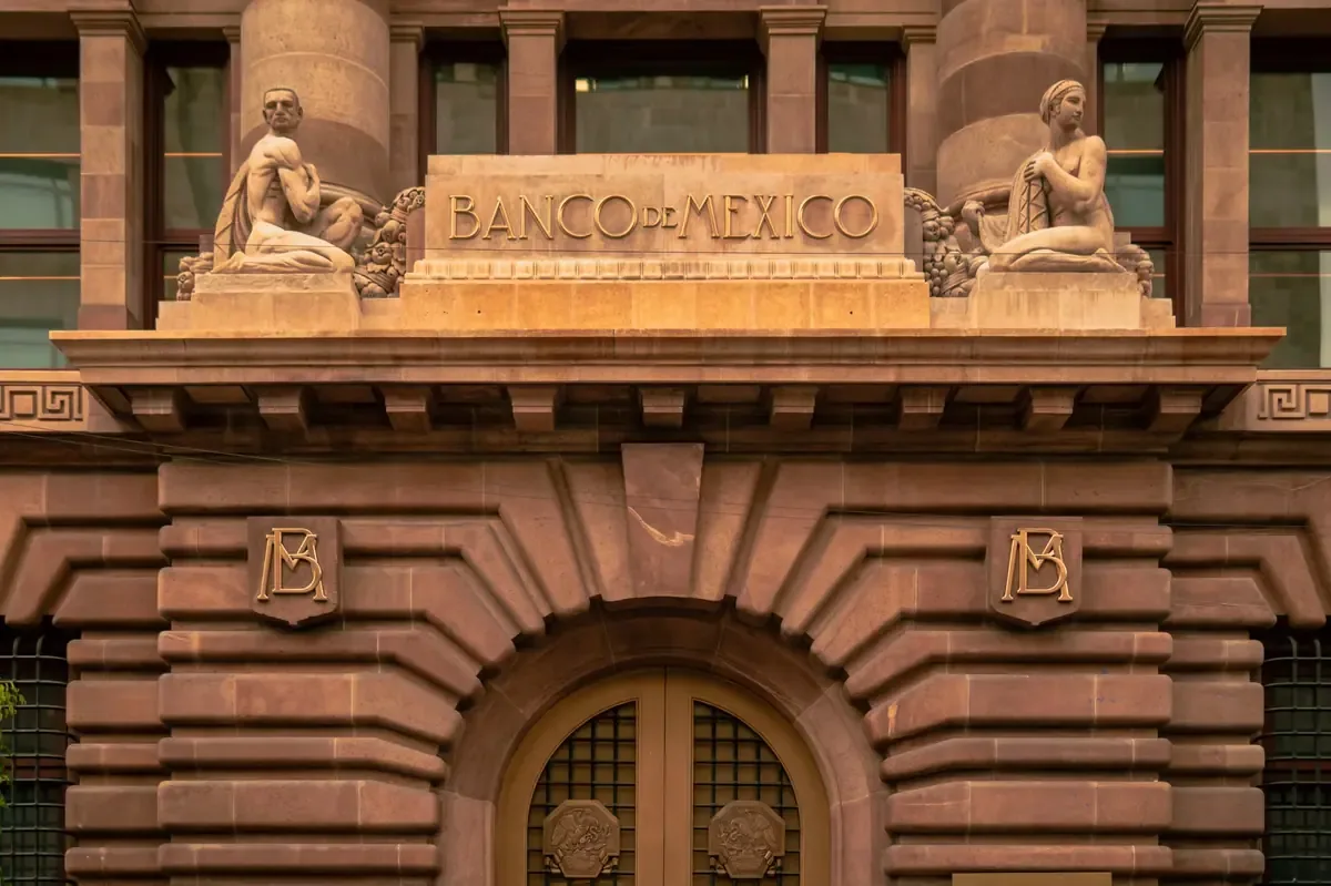 A pesar de reconocer la figura legal, las entidades bancarias continúan siendo reticentes con las familias que apoyan a sus miembros.