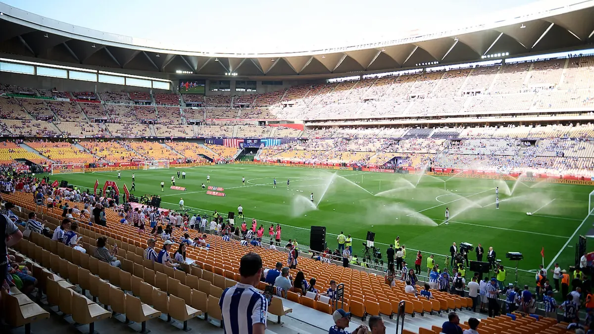 La Guardia Civil detuvo a dos aficionados tras lanzar pirotecnia en la A-66 después de la final de la Copa del Rey.