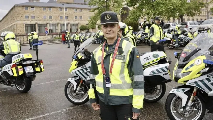 La Vuelta a España Femenina se desarrolla con un dispositivo especial de seguridad en Gijón para ciclistas y espectadores.