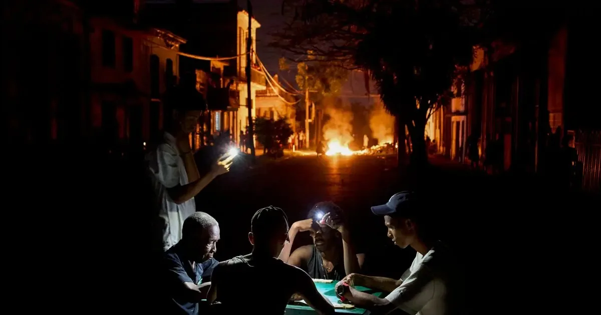 Cuba enfrenta una crisis humanitaria y económica mientras el turismo se desvanece y las voces de resistencia emergen.