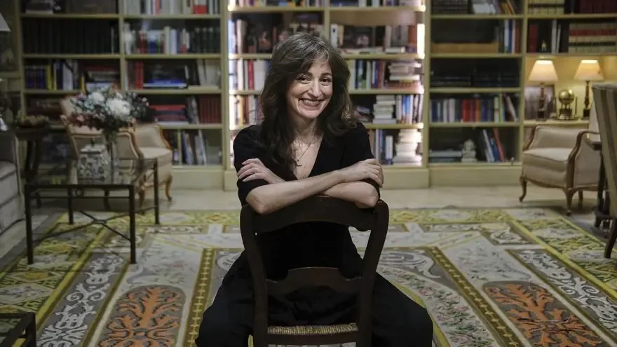 Julia Montejo explora la vida de mujeres anónimas en su nueva obra literaria.