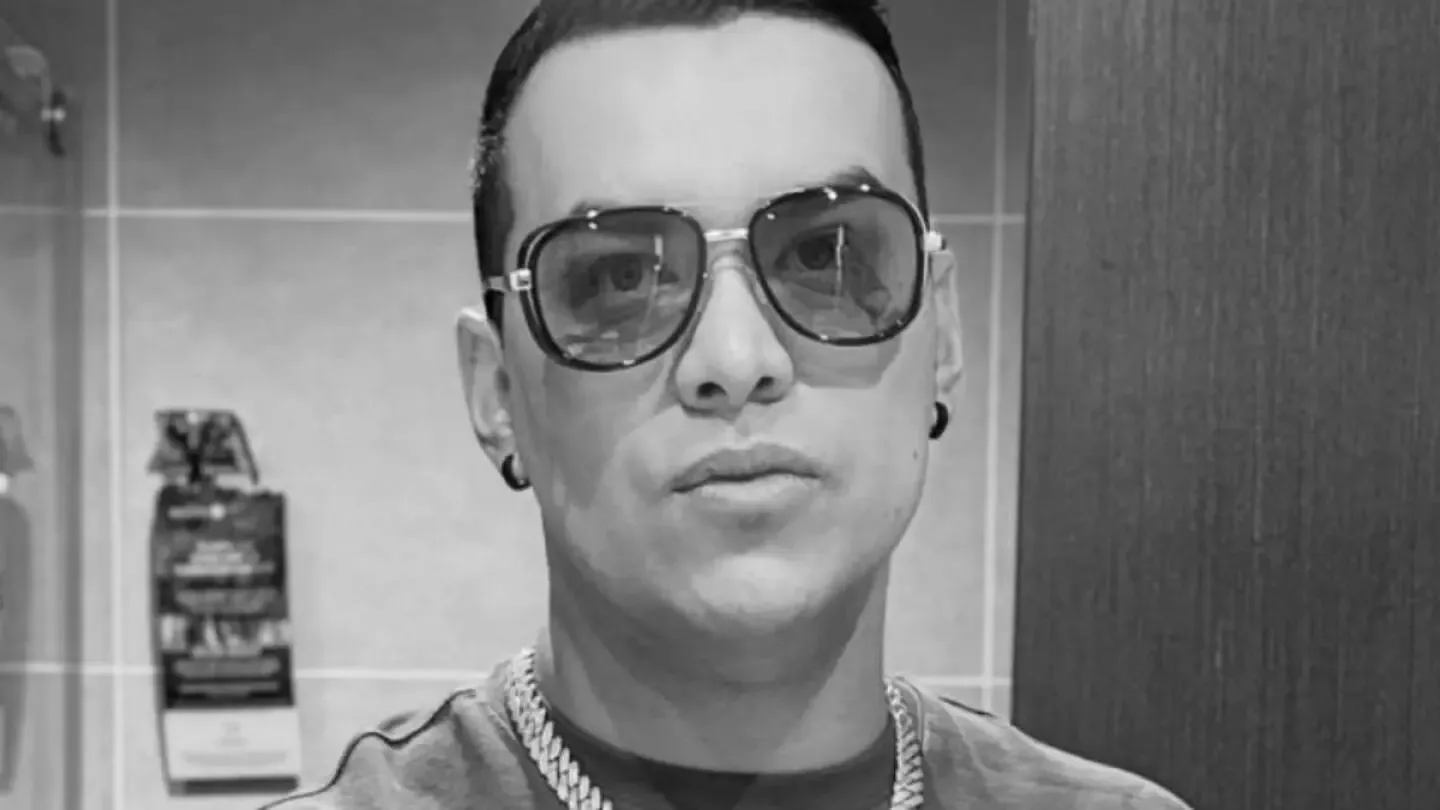 "La hija menor de Yeison Jiménez durante el emotivo homenaje a su padre."