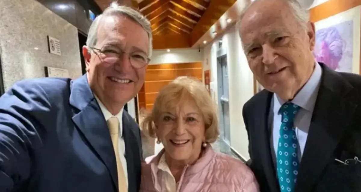La historia familiar de Ricardo Salinas Pliego destaca el origen de su éxito en el ámbito comercial.