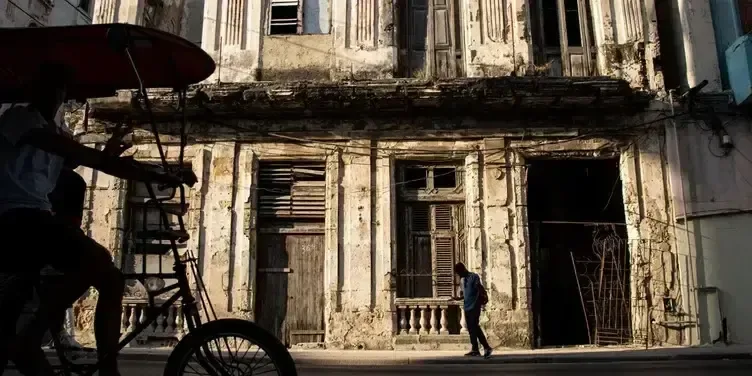 Economista cubano presenta un enfoque innovador para abordar la crisis en la Isla.