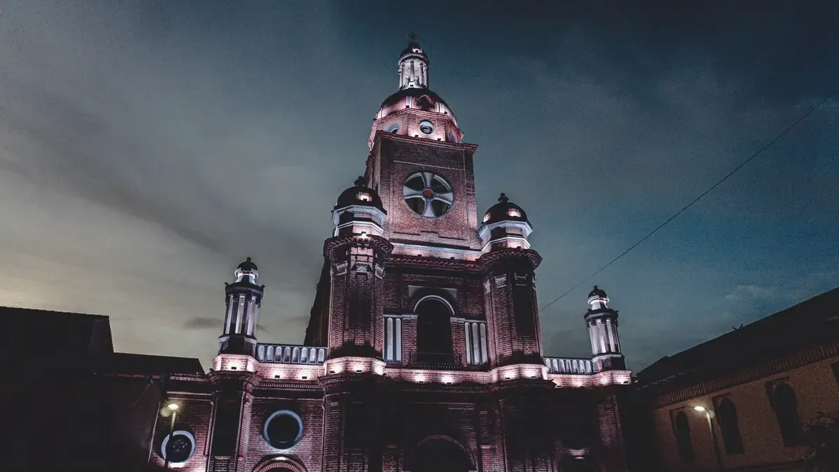La iglesia de San Jerónimo Purenchécuaro es crucial en la identidad de su comunidad y celebra la festividad de su santo patrono.