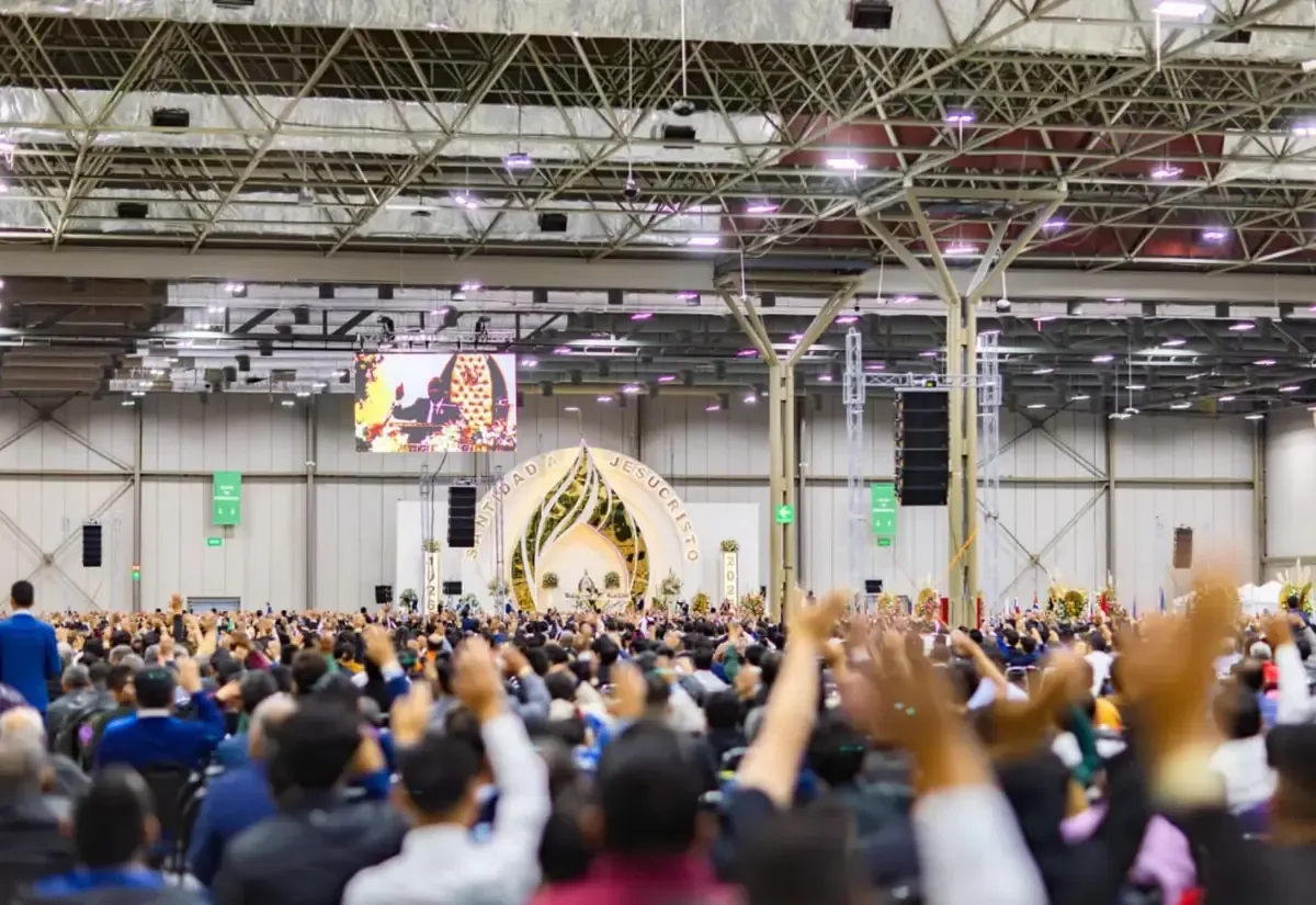 La iglesia inicia un año de celebraciones conmemorando su centenario de fe y expansión.