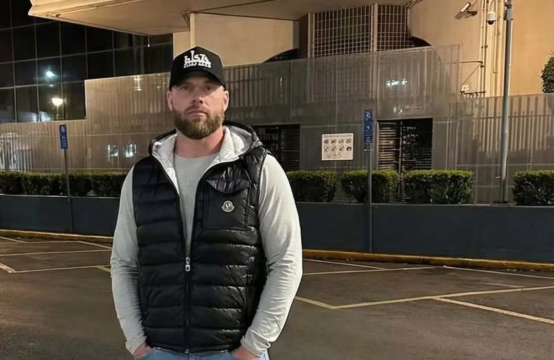 La imagen de Ryan Wedding genera controversia sobre su veracidad y circunstancias de su captura.