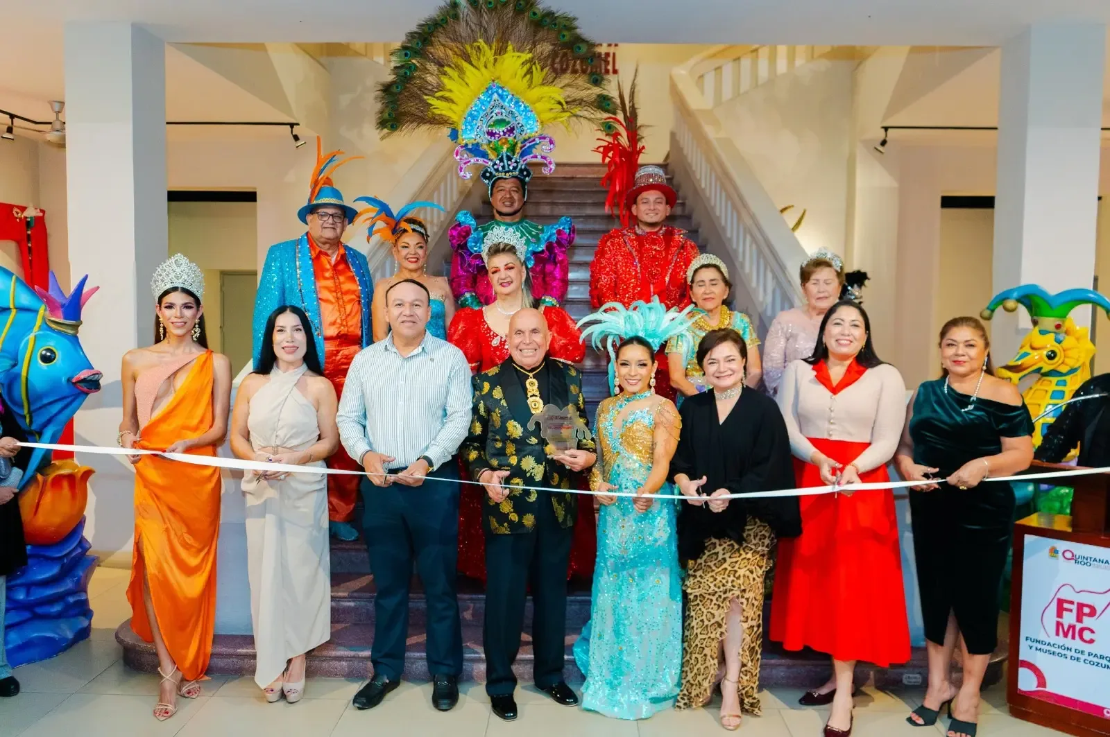 La imagen destaca la inauguración del Carnaval de Cozumel 2026 con homenaje a Fernando Ferráez.