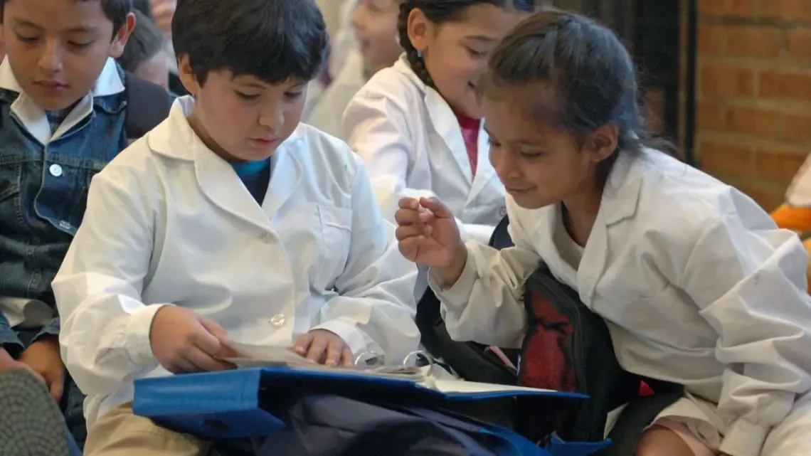 La importancia de construir entornos que favorezcan el bienestar de los docentes.