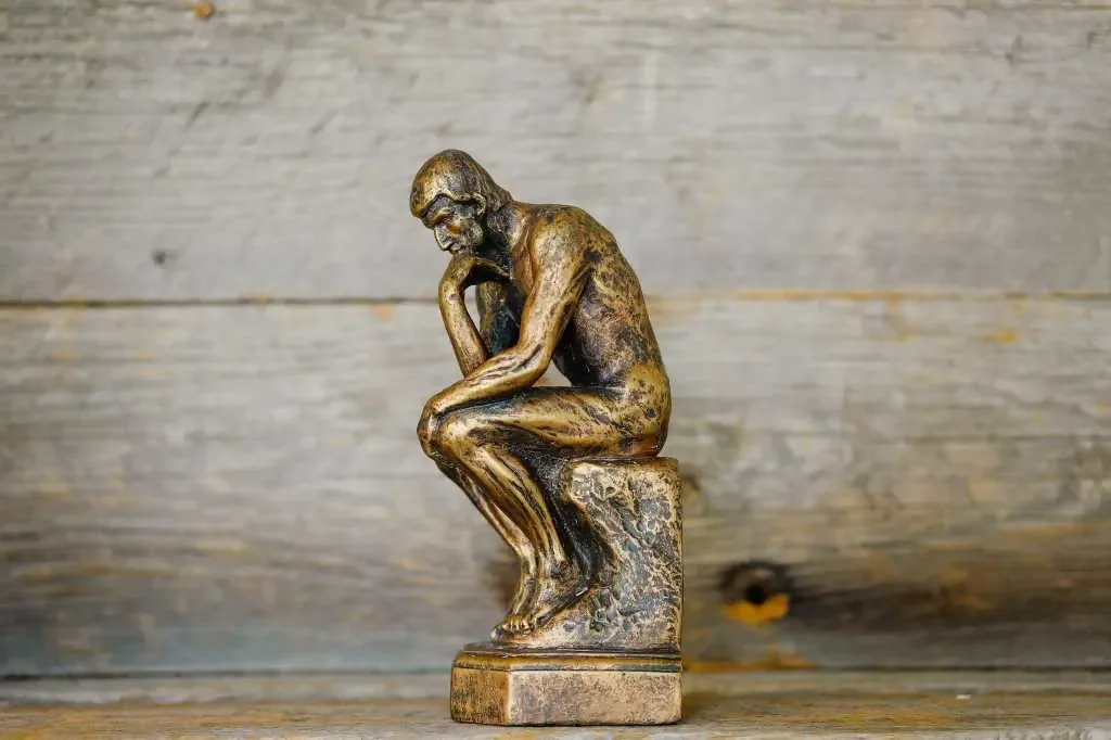 La demanda de profesionales de humanidades en TI está en aumento, reflejando su relevancia en el desarrollo ético y funcional de la IA.