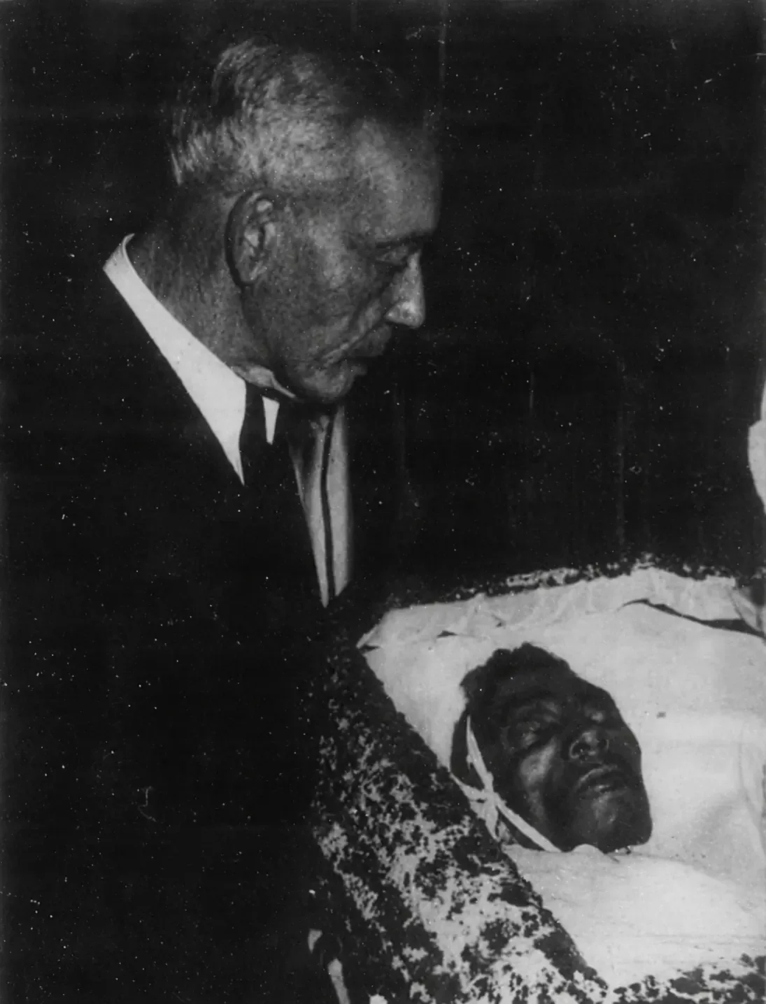 La vida y legado del trovador cubano Manuel Corona, una figura olvidada.