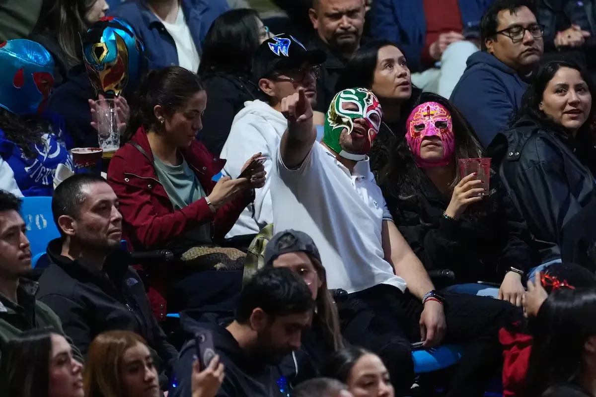 La industria de máscaras de lucha libre anticipa un gran aumento de ventas por el turismo durante el evento futbolístico.