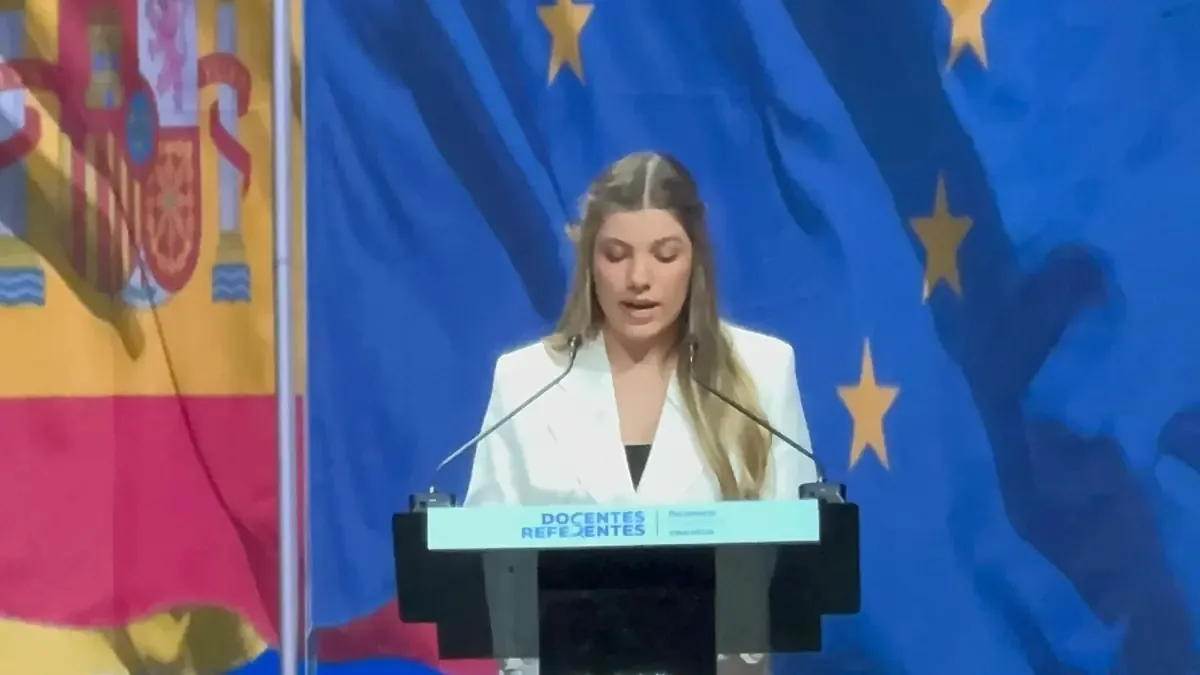 Su mensaje aborda el acoso escolar y la importancia de los docentes en el aprendizaje.