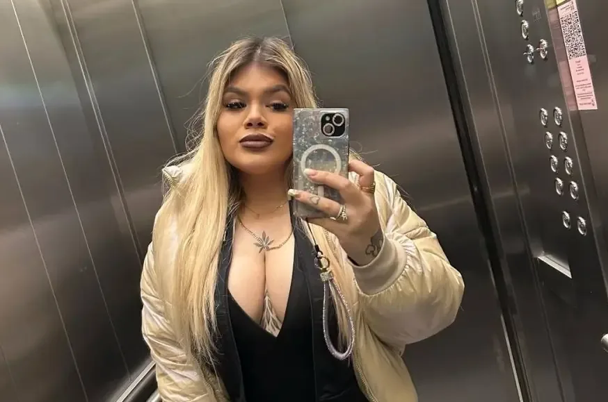 La influencer se encuentra en tratamiento psicológico mientras cumple arresto domiciliario.