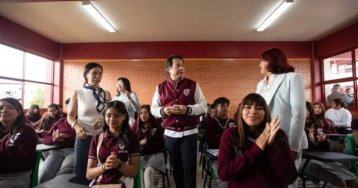 La iniciativa busca mejorar la formación académica y laboral de los jóvenes en México.
