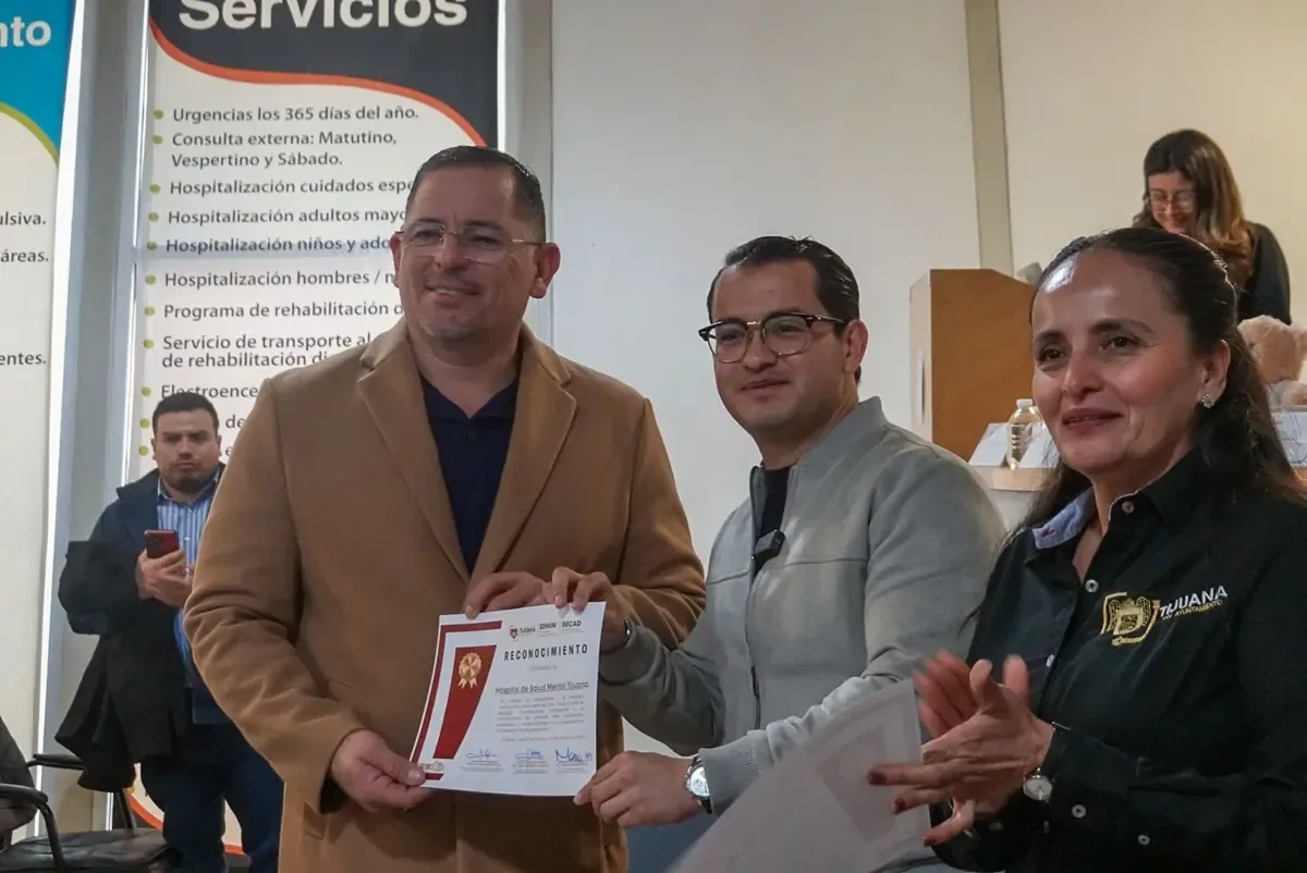 La iniciativa busca regular el uso de celulares en escuelas y combatir el acoso entre estudiantes.