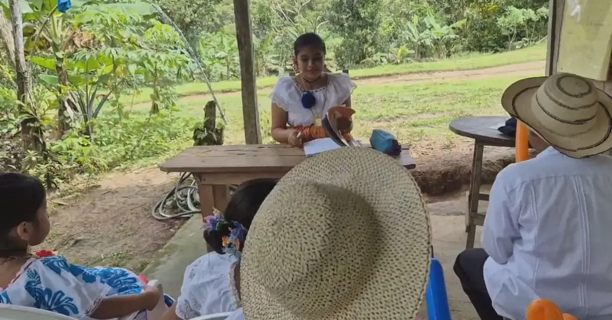 La iniciativa de una pequeña maestra ofrece esperanza y rescate cultural en la comunidad.