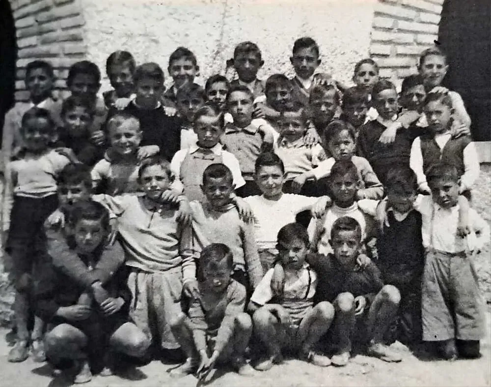 Un análisis de las actas escolares revela los retos en la enseñanza en España durante la posguerra.
