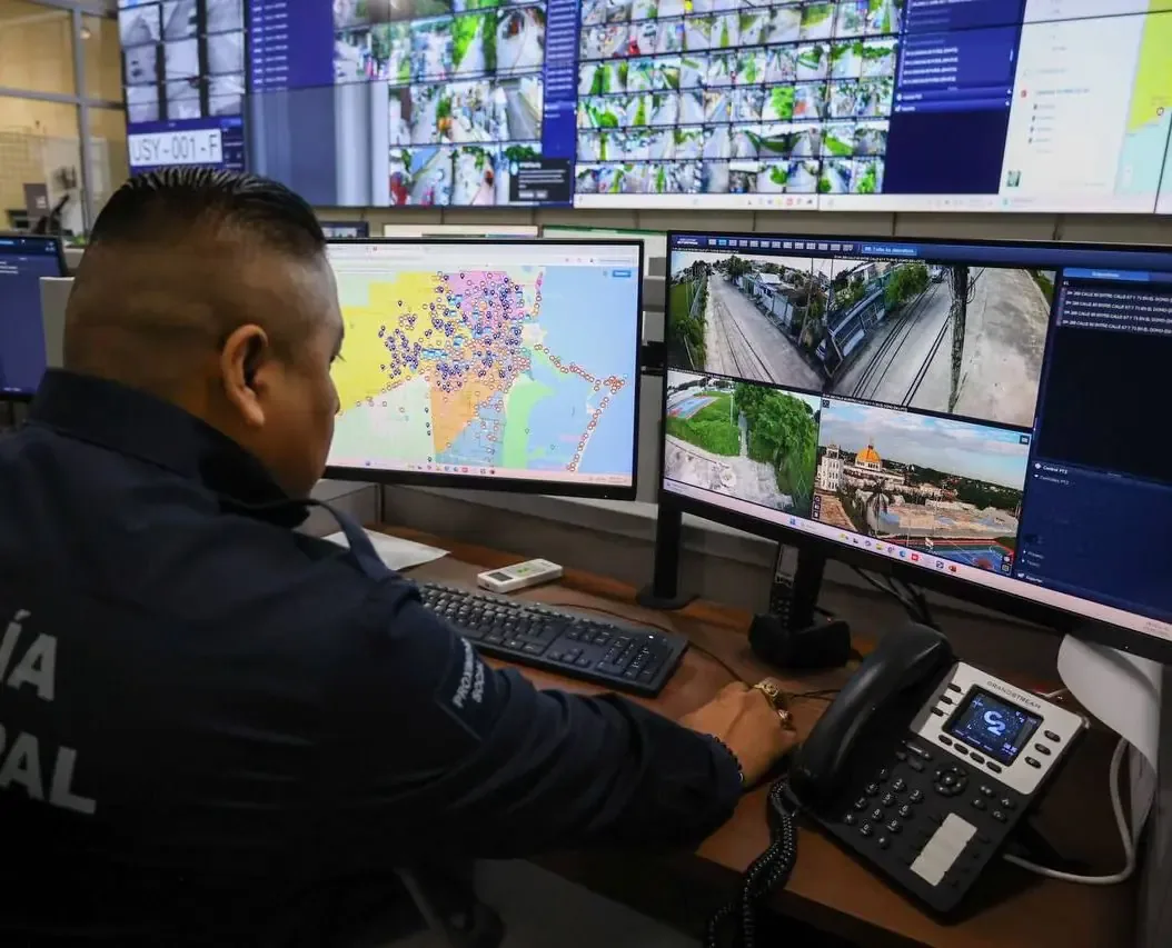 La instalación de videovigilancia busca mejorar la seguridad en establecimientos comerciales de Cancún.