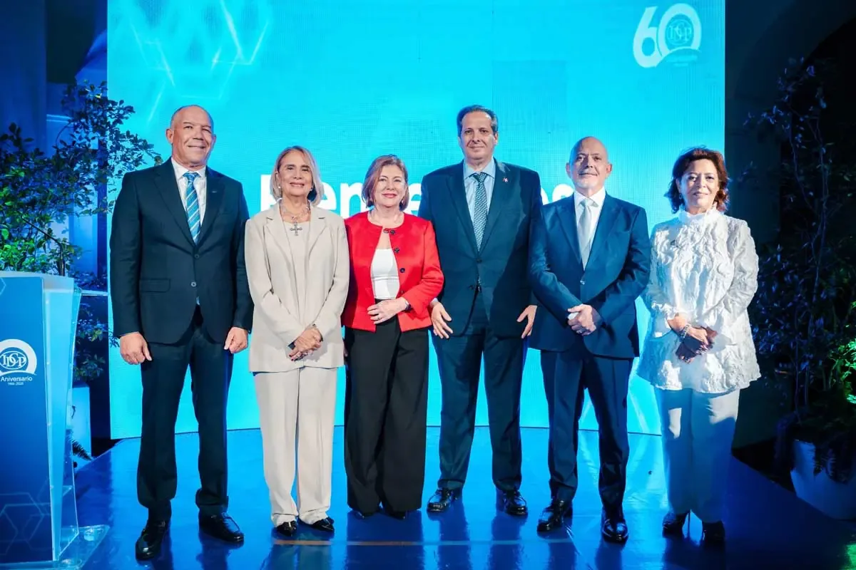 La institución destaca su legado en la atención médica y el compromiso social.