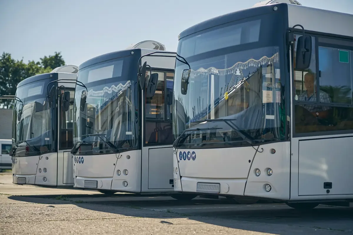La interrupción de servicios afecta la movilidad y seguridad de miles de pasajeros en diversas rutas del país.