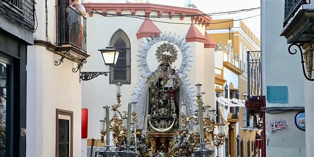 La intervención busca preservar la tradición y el arte religioso en la comunidad.